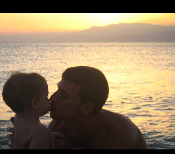 J.E. con su hijo en Almería. Foto: J.E.