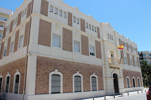 Fachada de la Comandancia Naval en el Puerto de Alicante. Foto: redacci&oacute;n