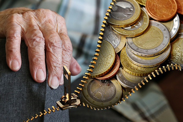 Las pensiones alicantinas en el furgón de cola español. Foto: PIXABAY
