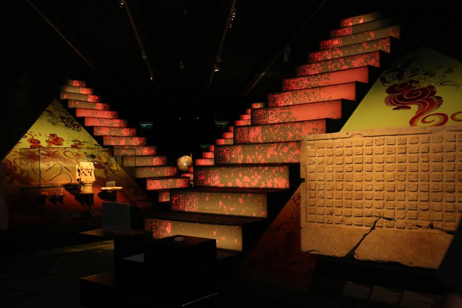 Sala "La creación del mudo maya" de la exposición "Mayas" del MARQ.