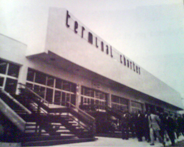 Terminal Chárter del Aeropuerto de Alicante en los años 70. Foto: wikipedia Dr. RdL