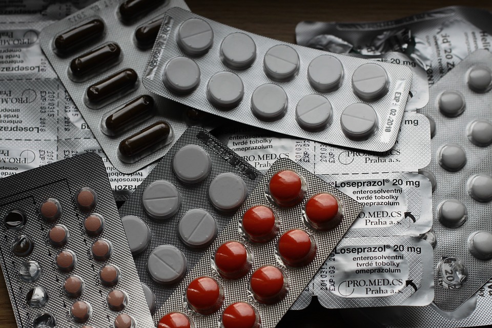 Diversos medicamentos. Foto: Pixabay