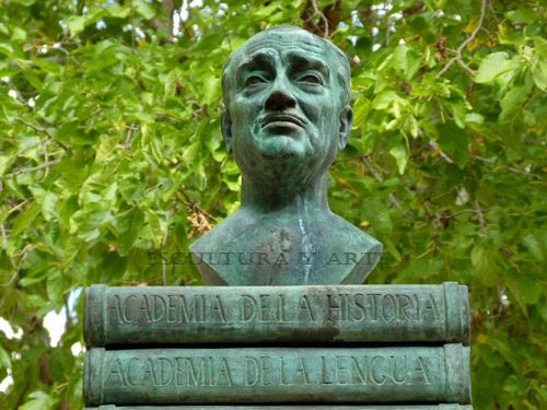 Escultura de d. Julio Guillén Tato en El Viso del Marqués, Ciudad Real. Foto: wikimedia
