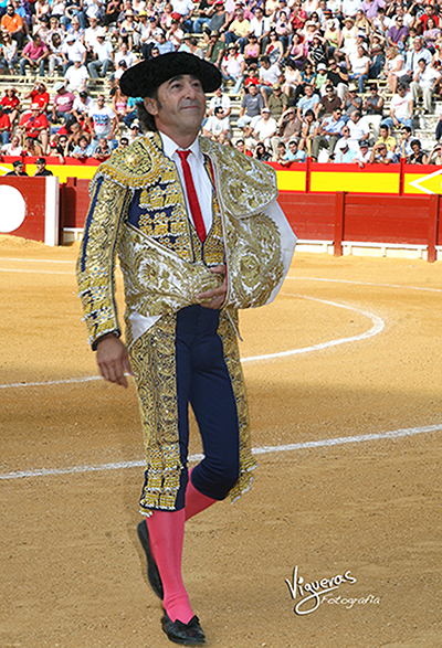 Momento de la tarde de la despedida de Espl&aacute; en Alicante: el pase&iacute;llo. Foto: VIGUERAS