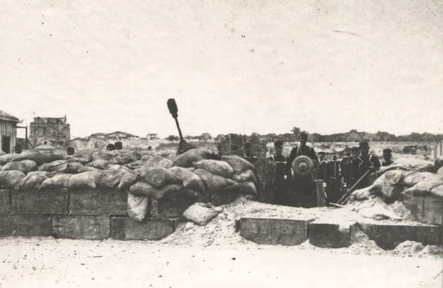 El Baluarte de San Carlos (actual plaza Canalejas) presto para la defensa de la ciudad. Septiembre 1873.