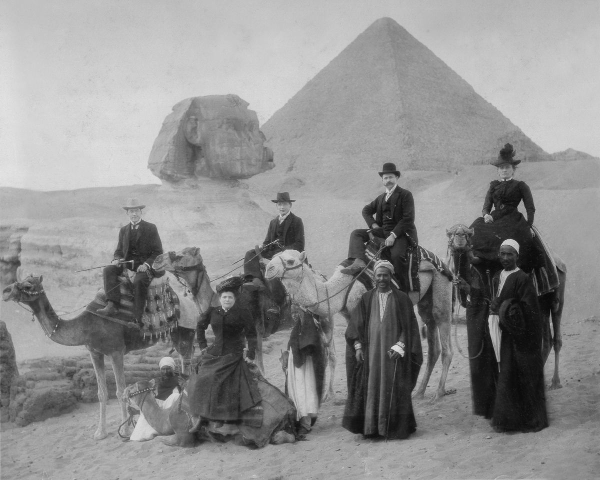 Turistas ingleses en Egipto a finales del s. XIX. Foto: Pinterest