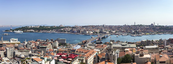 Panorámica de Estambul en el estrecho del Bósforo.