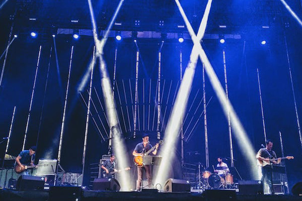 Momento de la actuaci&oacute;n de Santiago Auser&oacute;n y Sexy Sadie en el Low Festival. Foto: ANTONIA MARCO