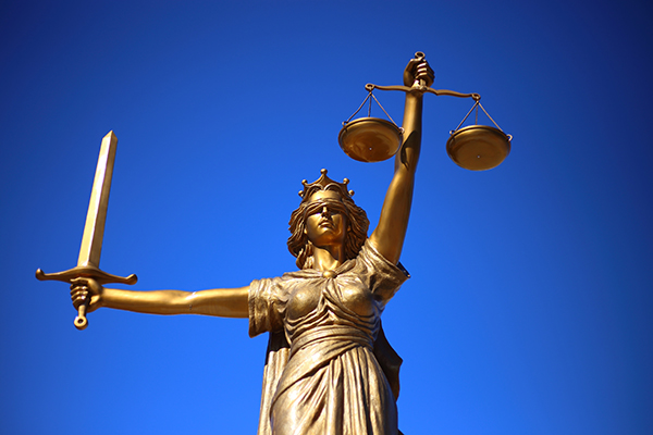 Estatua de la diosa Justicia de la mitología griega.