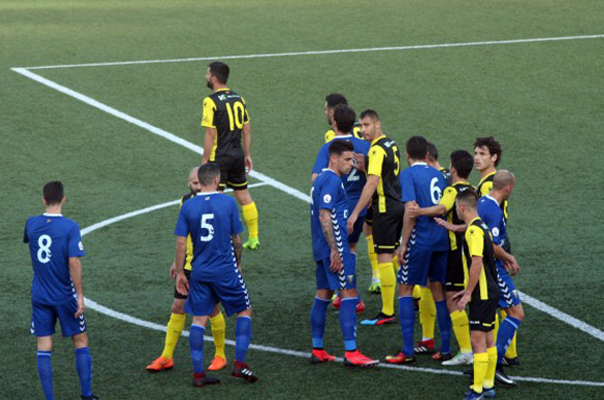 Jugadores del Hércules CF y del Badalona en el encuentro disputado en la ciudad catalana. Foto: Hércules CF