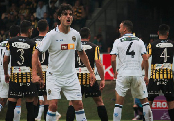 Jugadores del Hércules CF en un momento del encuentro frente al Barakaldo. Foto: HérculesCF