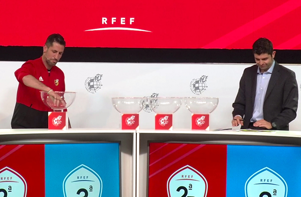 Momento del sorteo de Play Off de Segunda División B. Foto: RFEF