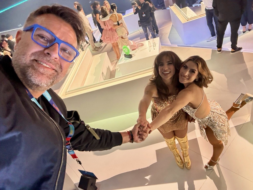 Julia Medina y María León en la "Green Room" | Benidorm Fest 2026